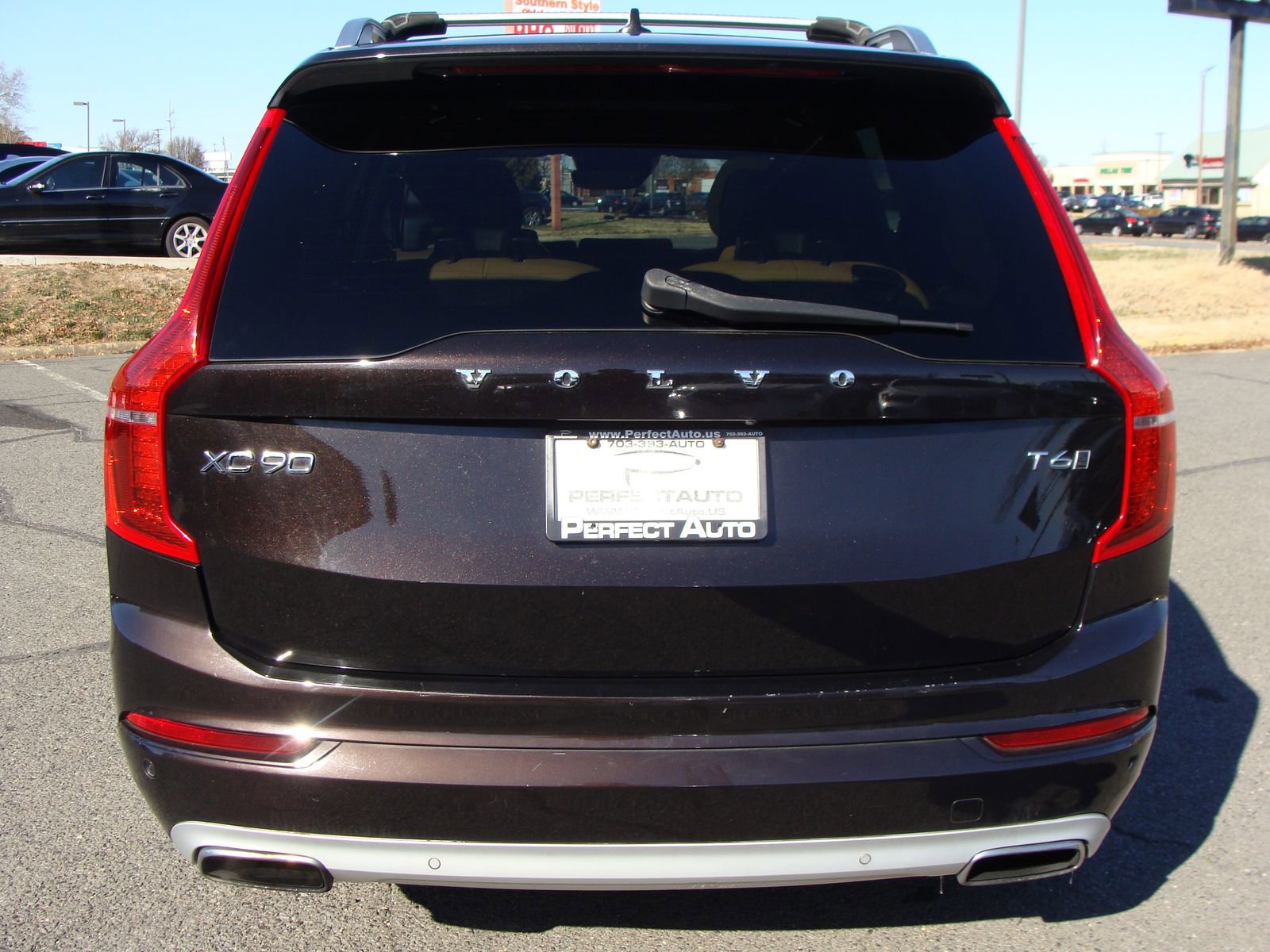 Used 2016 Volvo XC90 T6 Momentum w/ Momentum Plus Package image 5
