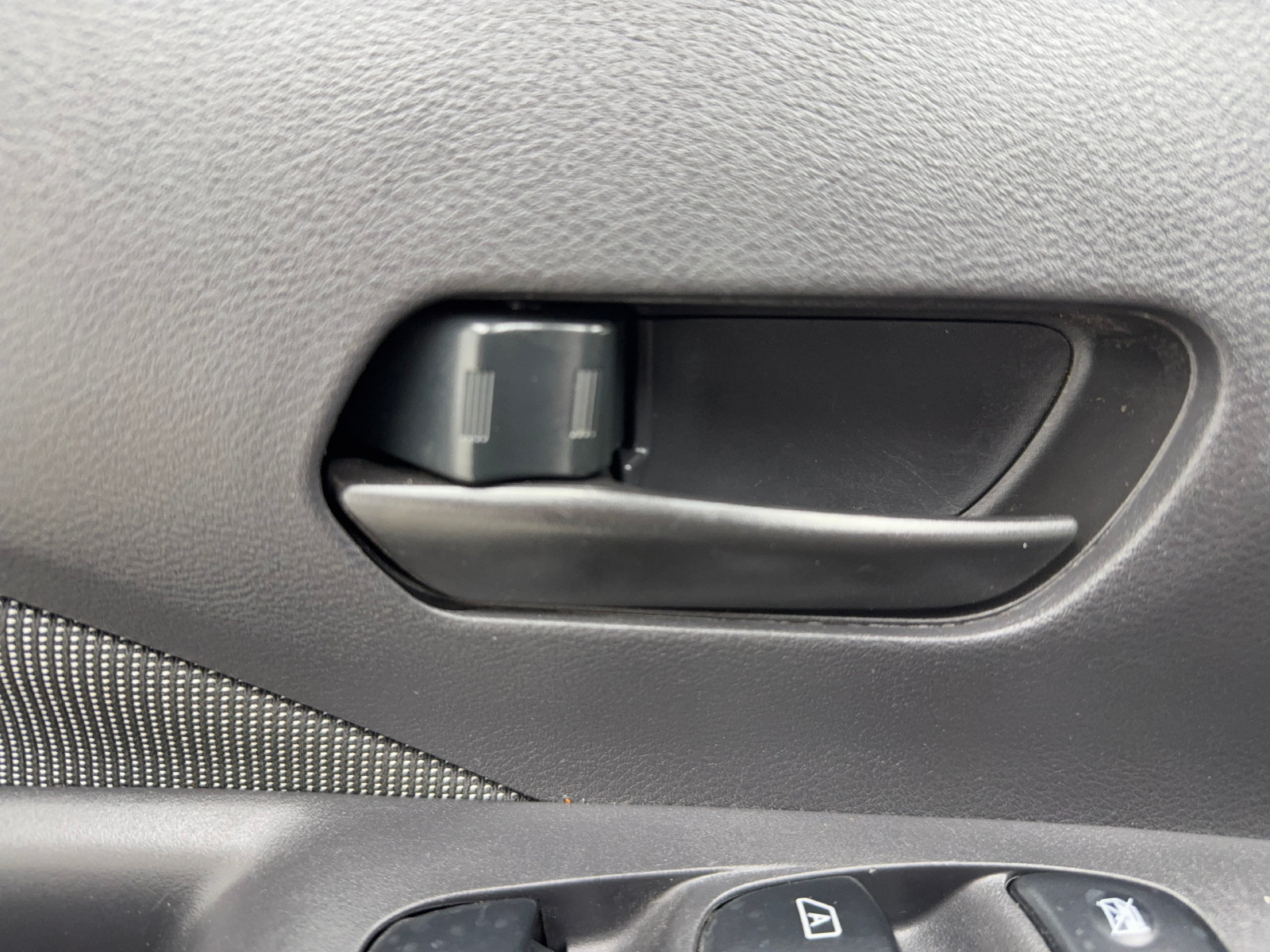 Used 2020 Nissan Kicks S FWD image 30