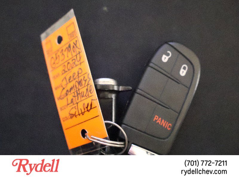 Used 2024 Jeep Compass Latitude image 25