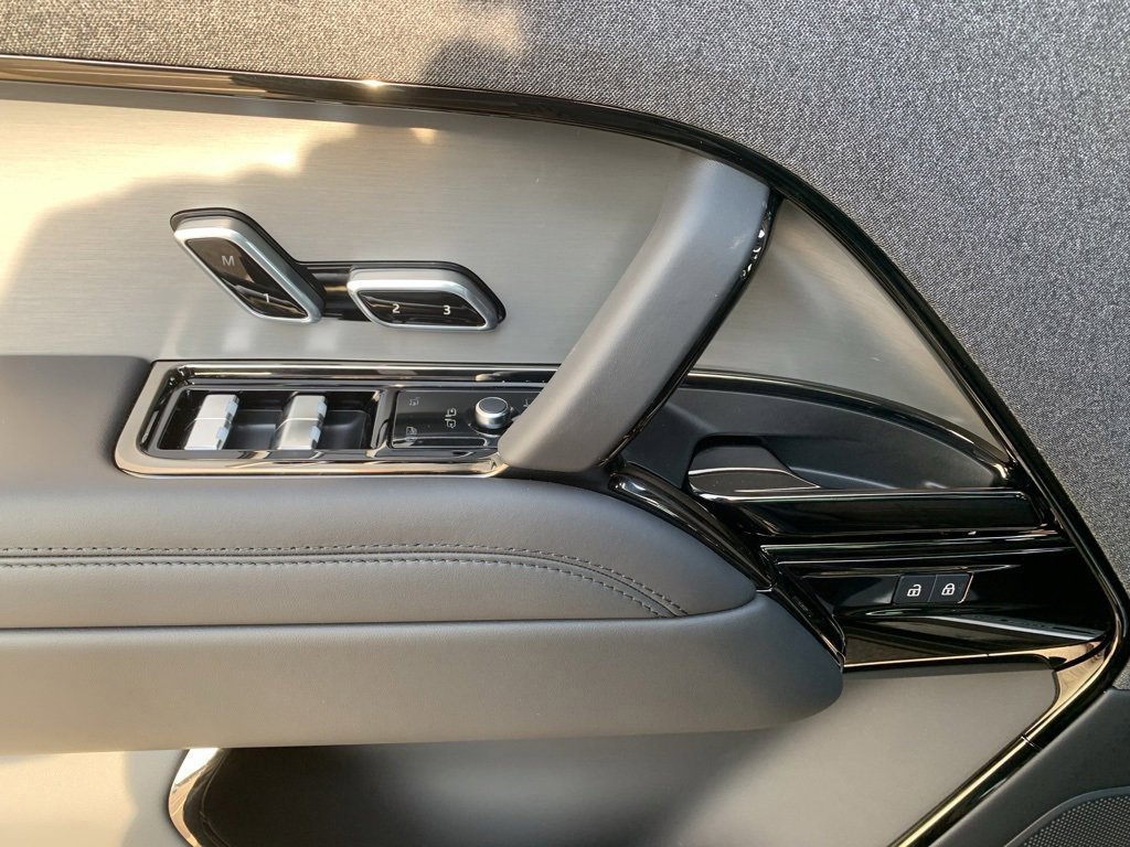 Used 2025 Land Rover Range Rover Sport SE image 7