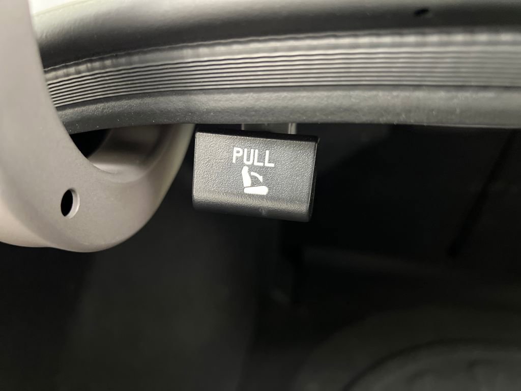 Used 2025 Hyundai Elantra SEL image 30