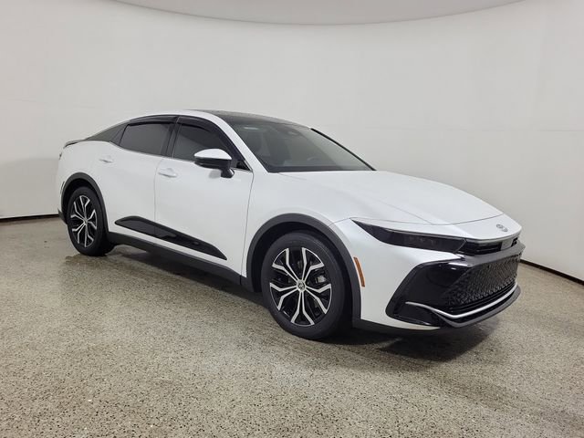 Used 2023 Toyota Crown Limited image 4