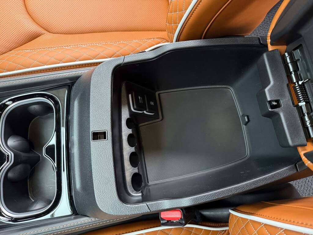 New 2026 Chrysler Pacifica Pinnacle image 33