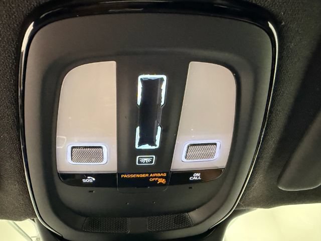 Used 2022 Volvo XC40 P8 Recharge Plus AWD/4WD image 16