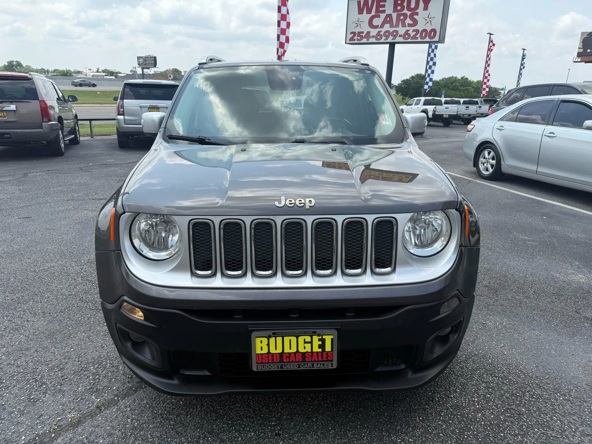 Used 2017 Jeep Renegade Limited image 2