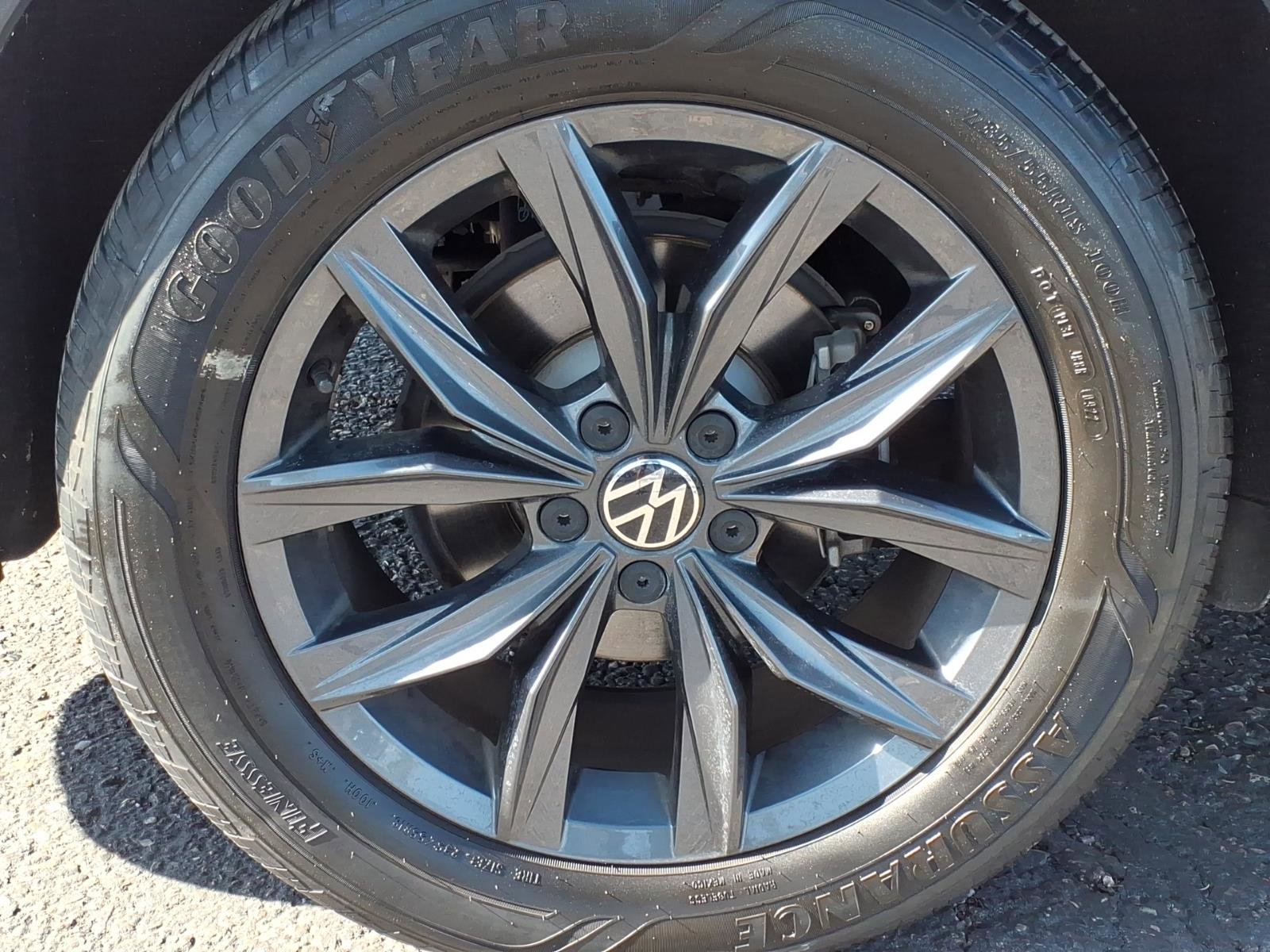 Certified 2022 Volkswagen Tiguan SE image 9