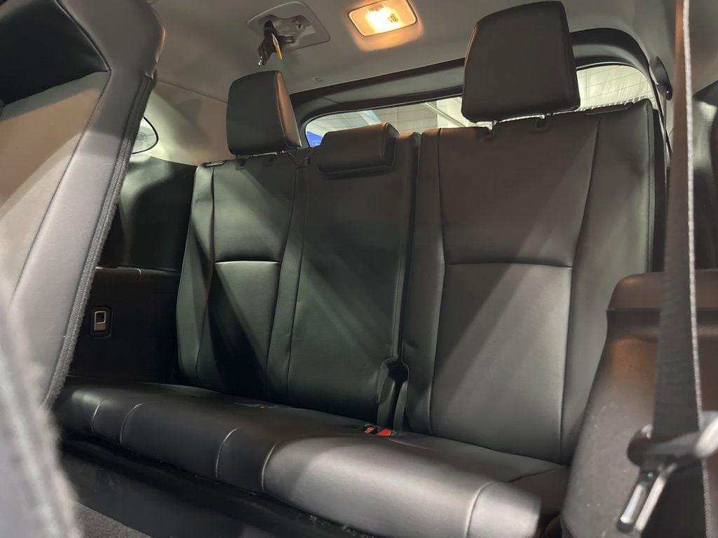 Used 2023 Toyota Highlander XLE AWD/4WD image 33