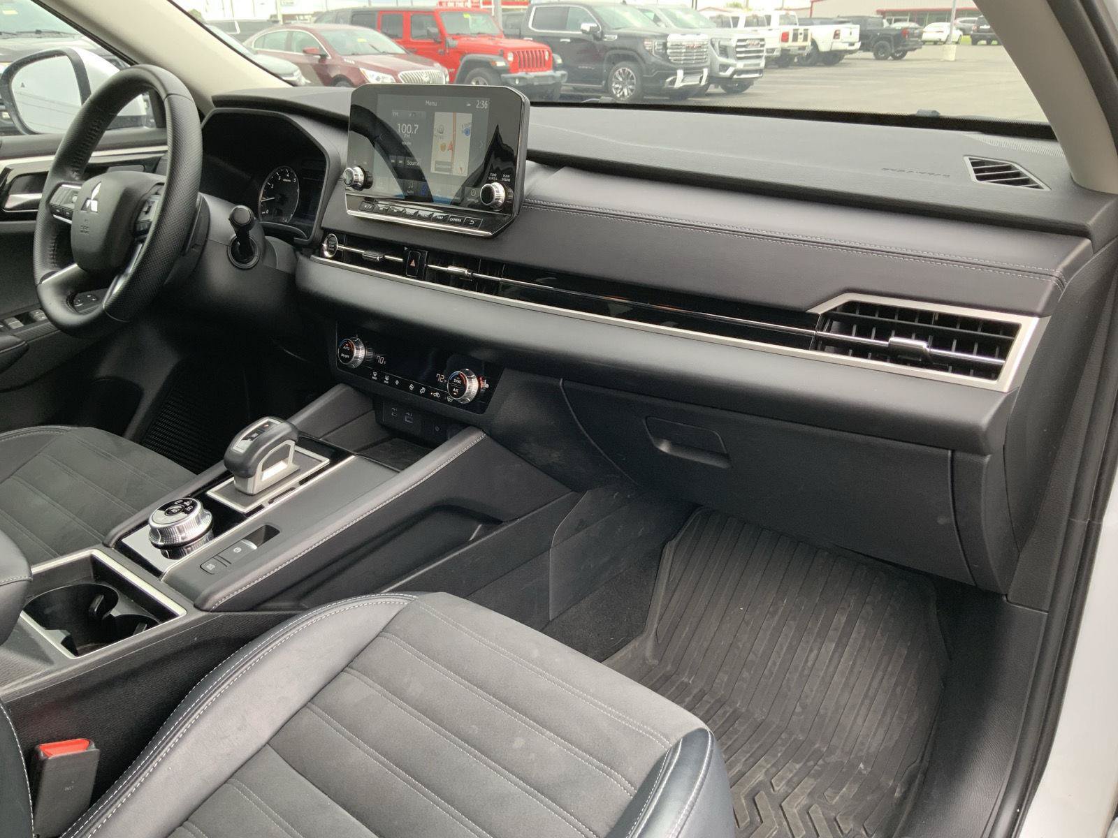Used 2024 Mitsubishi Outlander SE AWD/4WD image 53