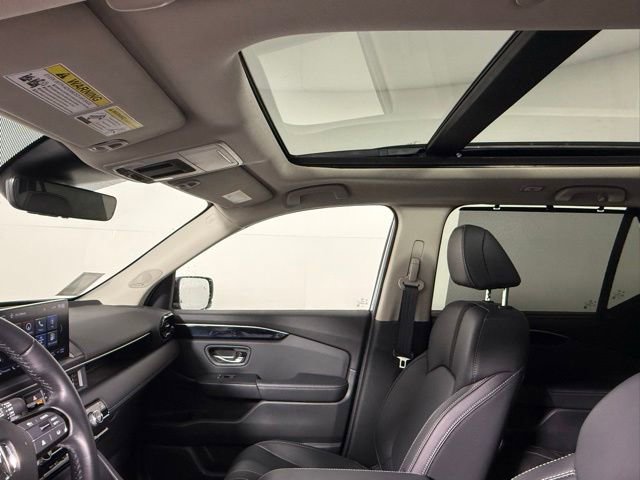 Used 2025 Honda Pilot Touring image 34
