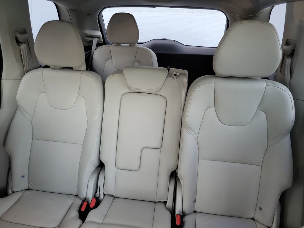 Used 2023 Volvo XC90 B6 Plus image 7