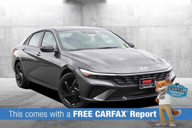 Used 2026 Hyundai Elantra Sport FWD image 2