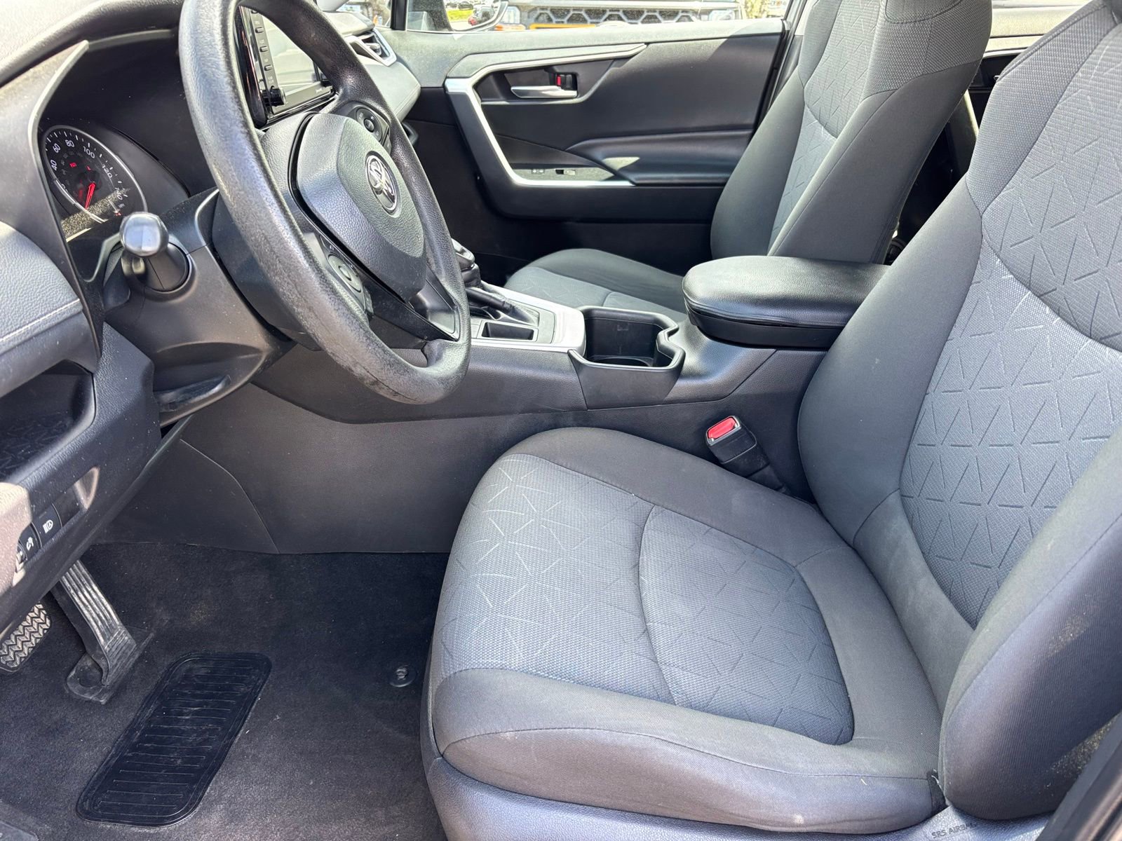 Used 2022 Toyota RAV4 XLE image 17