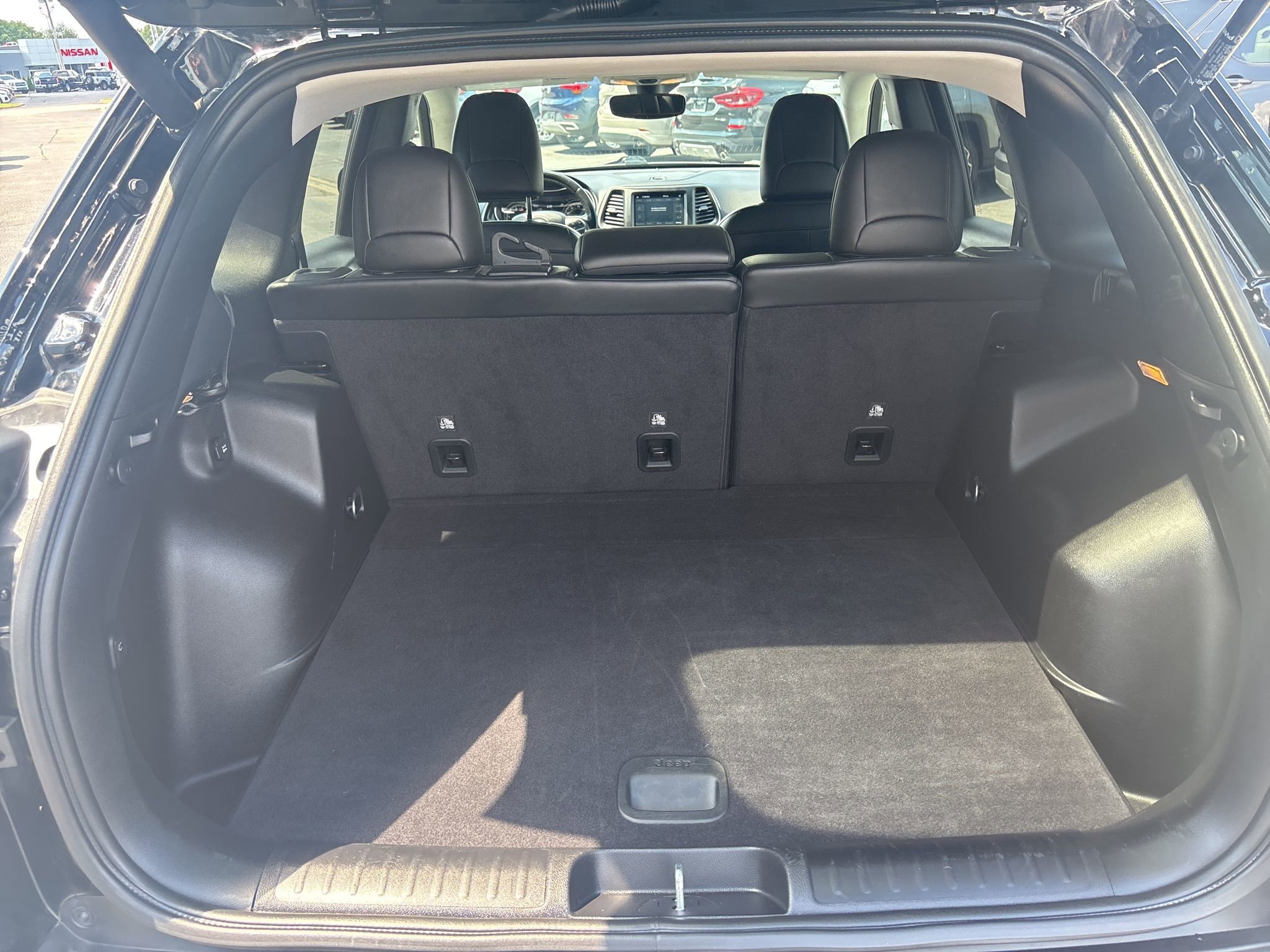 Used 2021 Jeep Cherokee Latitude Lux w/ Comfort/Convenience Group image 5