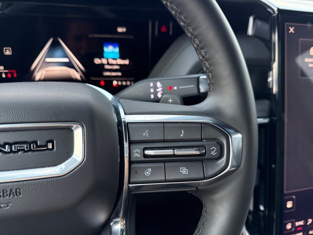 Used 2025 GMC Yukon XL Denali AWD/4WD image 37