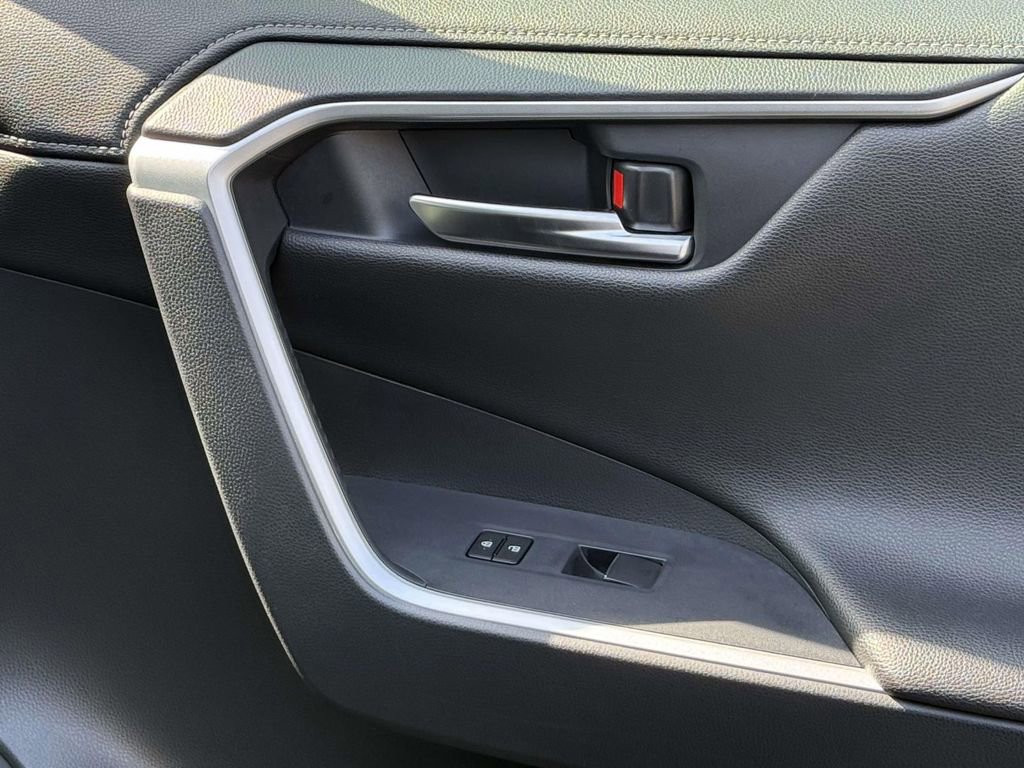 Used 2019 Toyota RAV4 Limited w/ Advanced Technology Package AWD/4WD image 8