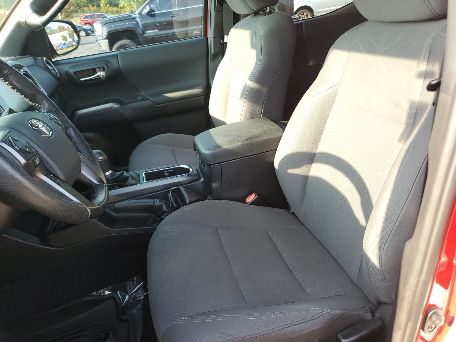 Certified 2018 Toyota Tacoma TRD Sport AWD/4WD image 16