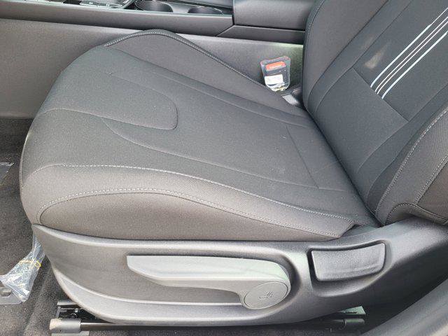 New 2025 Hyundai Elantra SEL FWD image 27