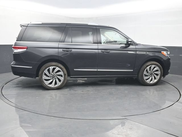 Used 2023 Lincoln Navigator Reserve w/ Equipment Group 201A AWD/4WD image 7