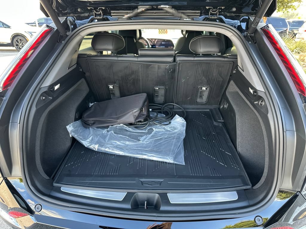 Used 2025 Cadillac Optiq Sport 1 w/ LPO, Floor Liner Package AWD/4WD image 40