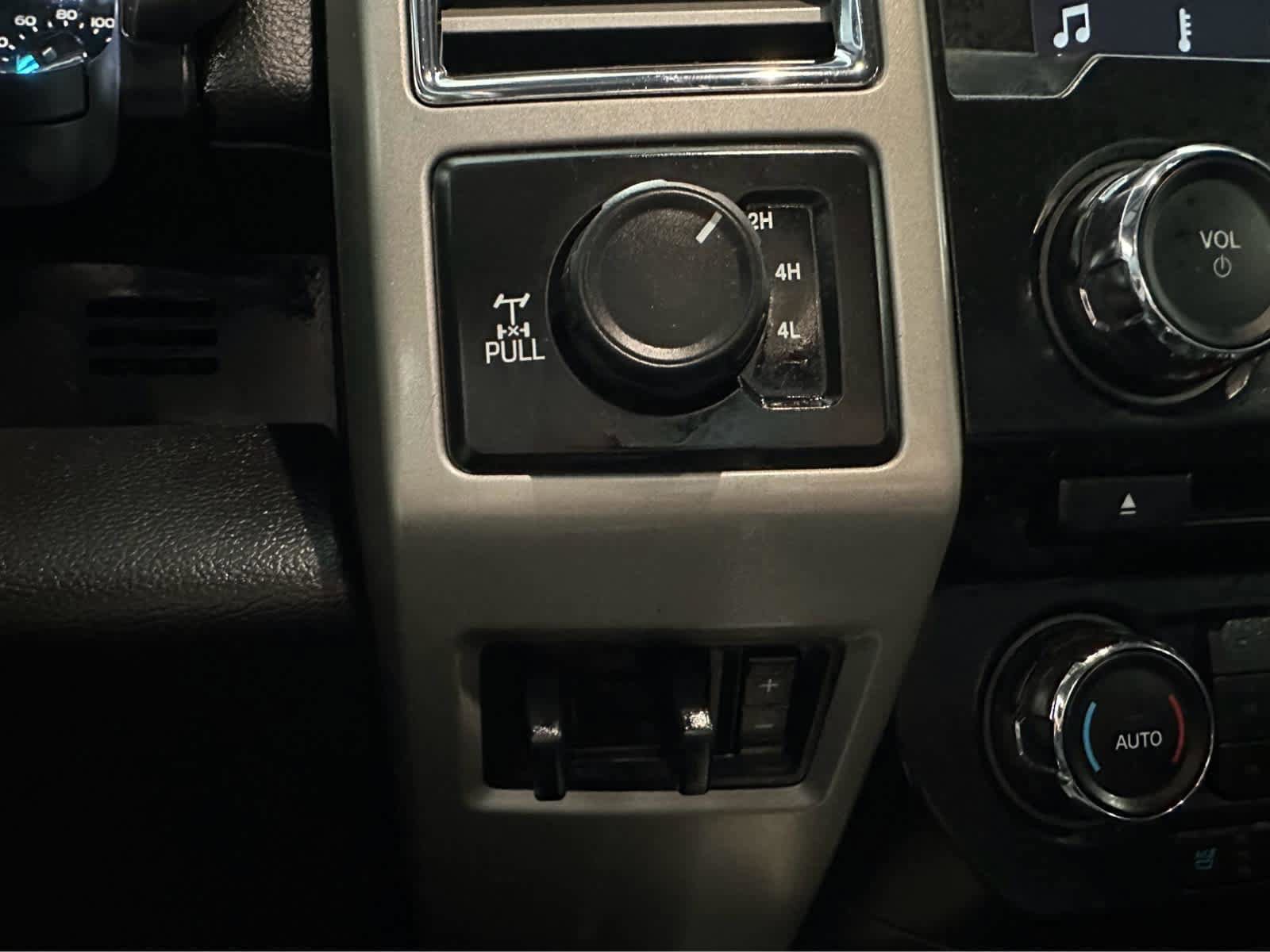 Certified 2017 Ford F350 Lariat w/ Chrome Package image 27