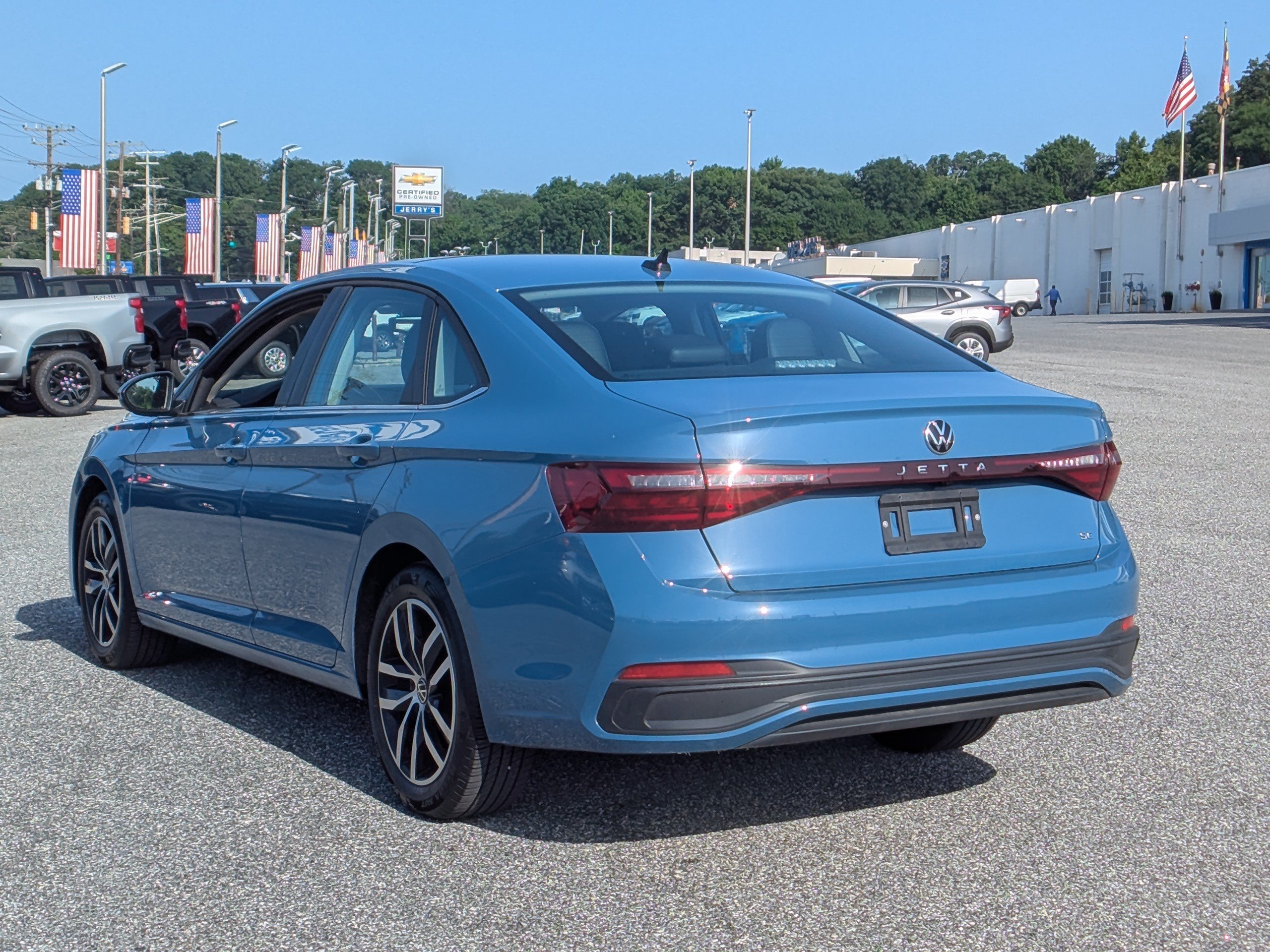 Used 2025 Volkswagen Jetta SE FWD image 6