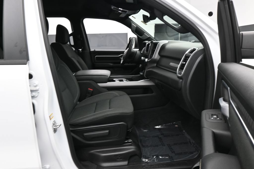 Used 2025 RAM 1500 Big Horn AWD/4WD image 38