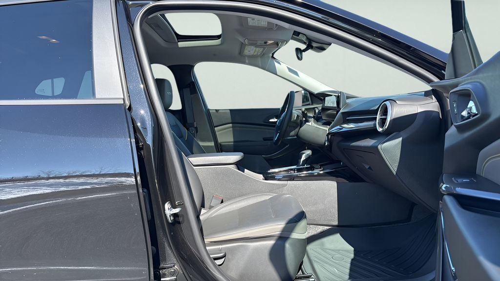 Used 2025 Chevrolet Trax ACTIV w/ Sunroof Package FWD image 25