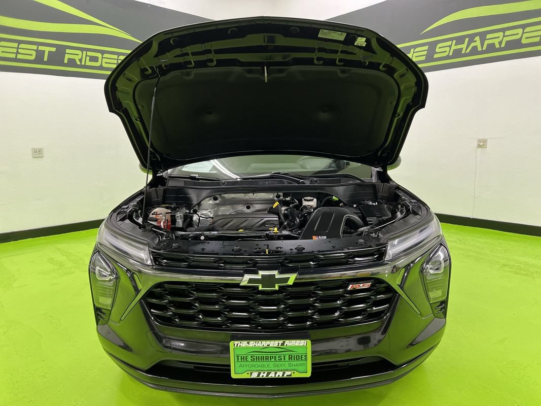 Used 2024 Chevrolet Trax RS w/ Sunroof Package FWD image 4