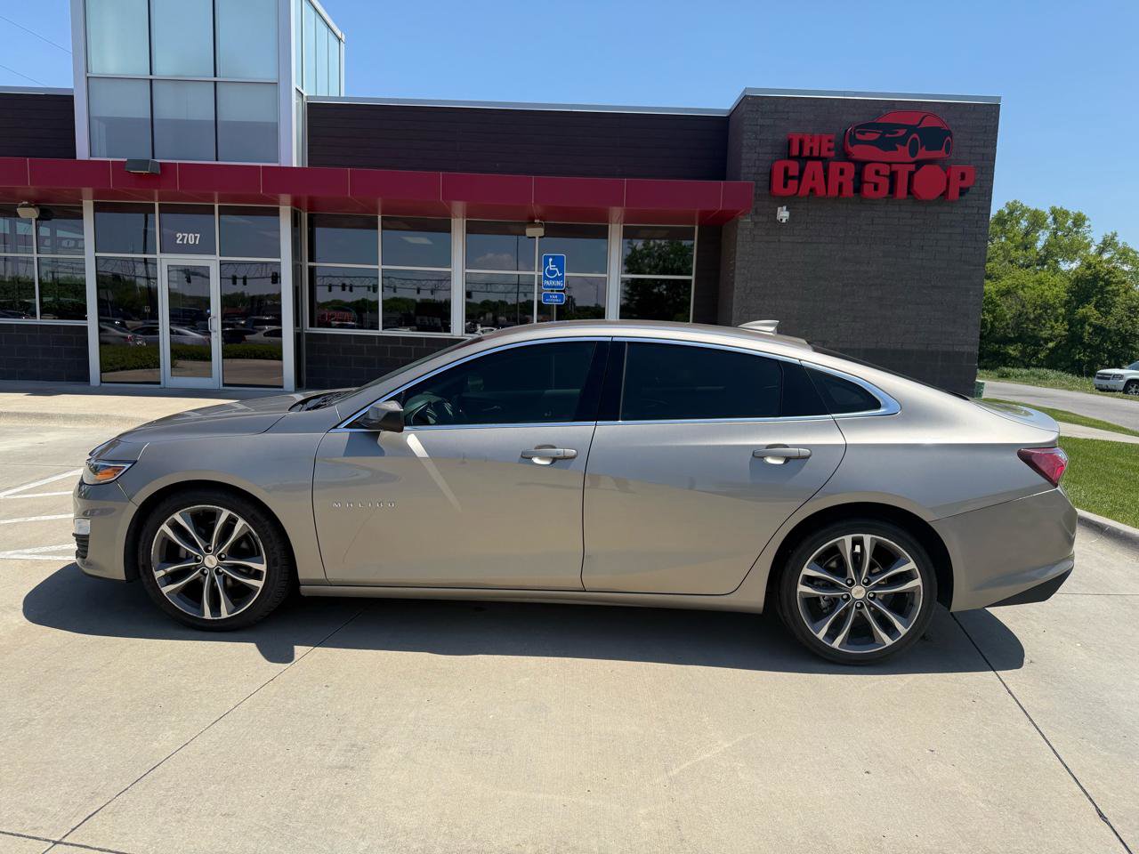 Used 2022 Chevrolet Malibu LT FWD image 1