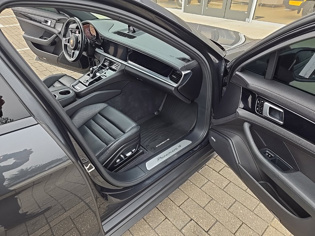 Used 2018 Porsche Panamera 4 AWD/4WD image 20