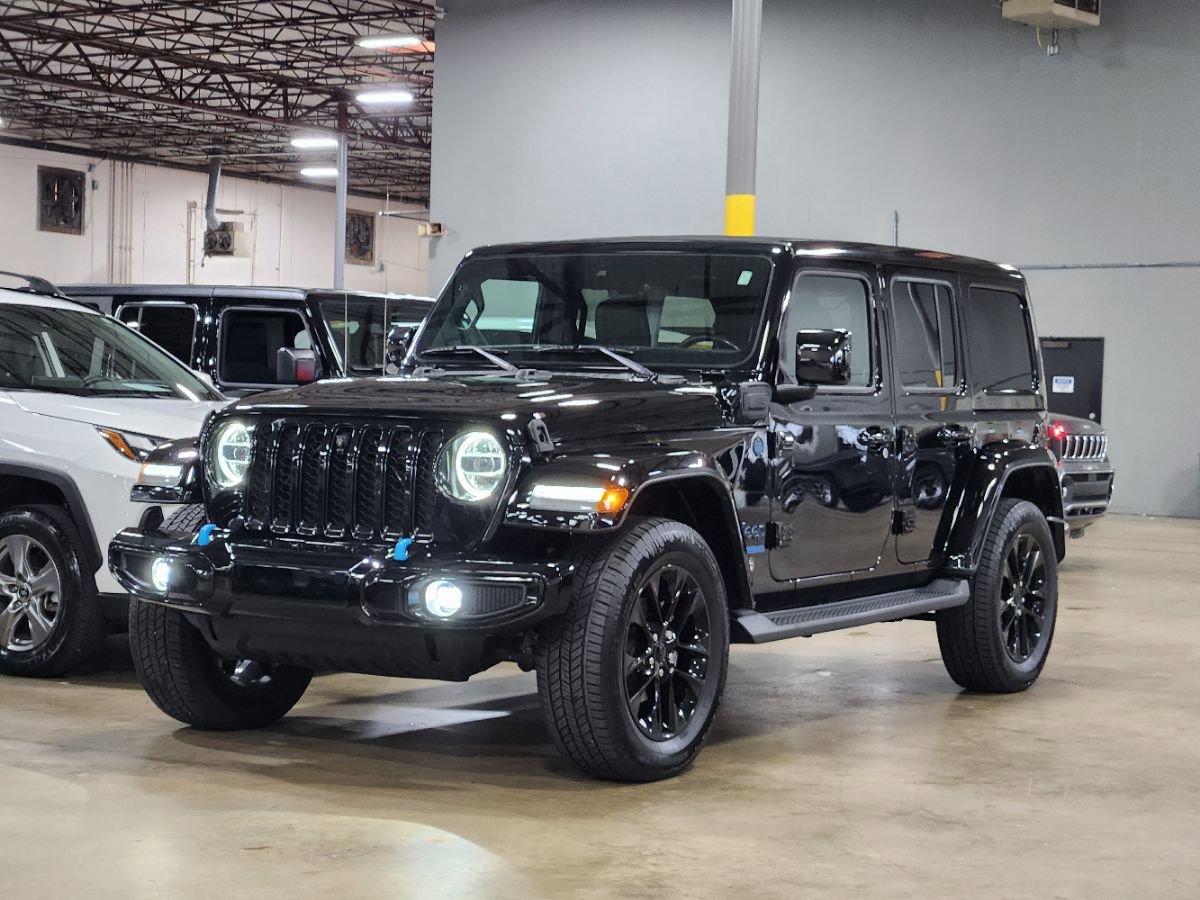 Used 2021 Jeep Wrangler Unlimited Sahara AWD/4WD image 3