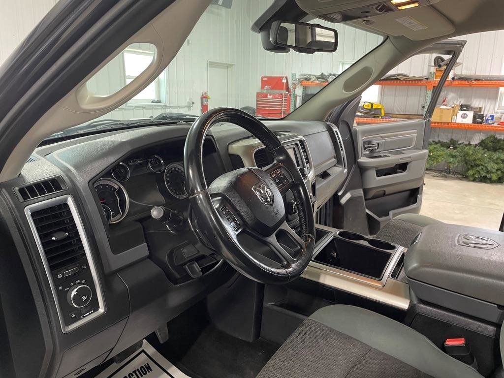 Used 2015 RAM 1500 Classic SLT w/ SLT Plus D￩cor Group image 9