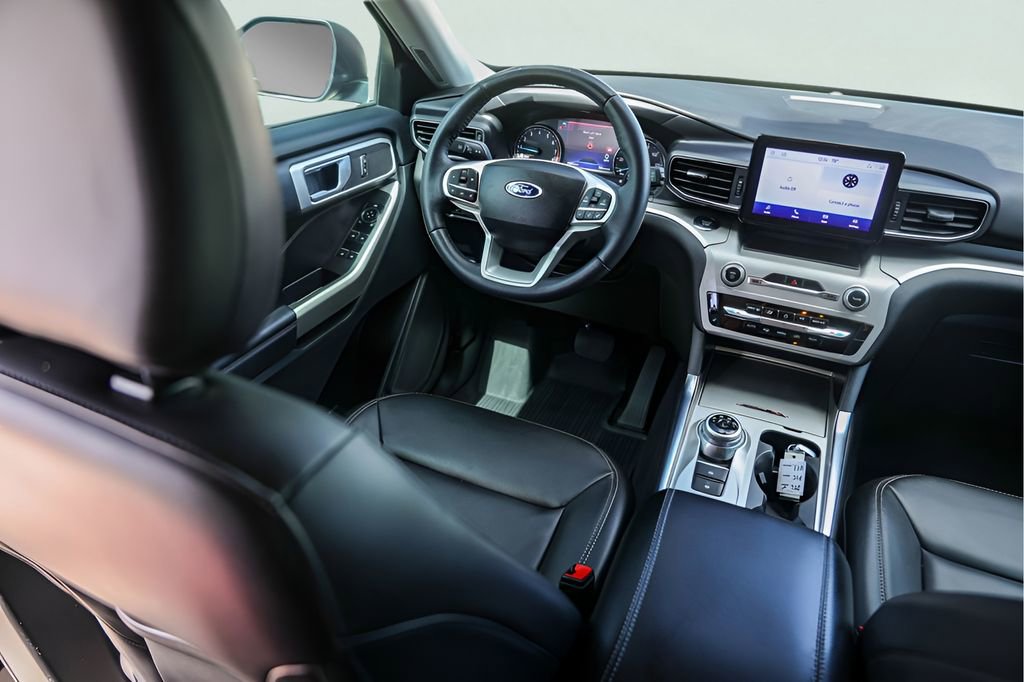 Used 2023 Ford Explorer XLT w/ Equipment Group 202A image 31