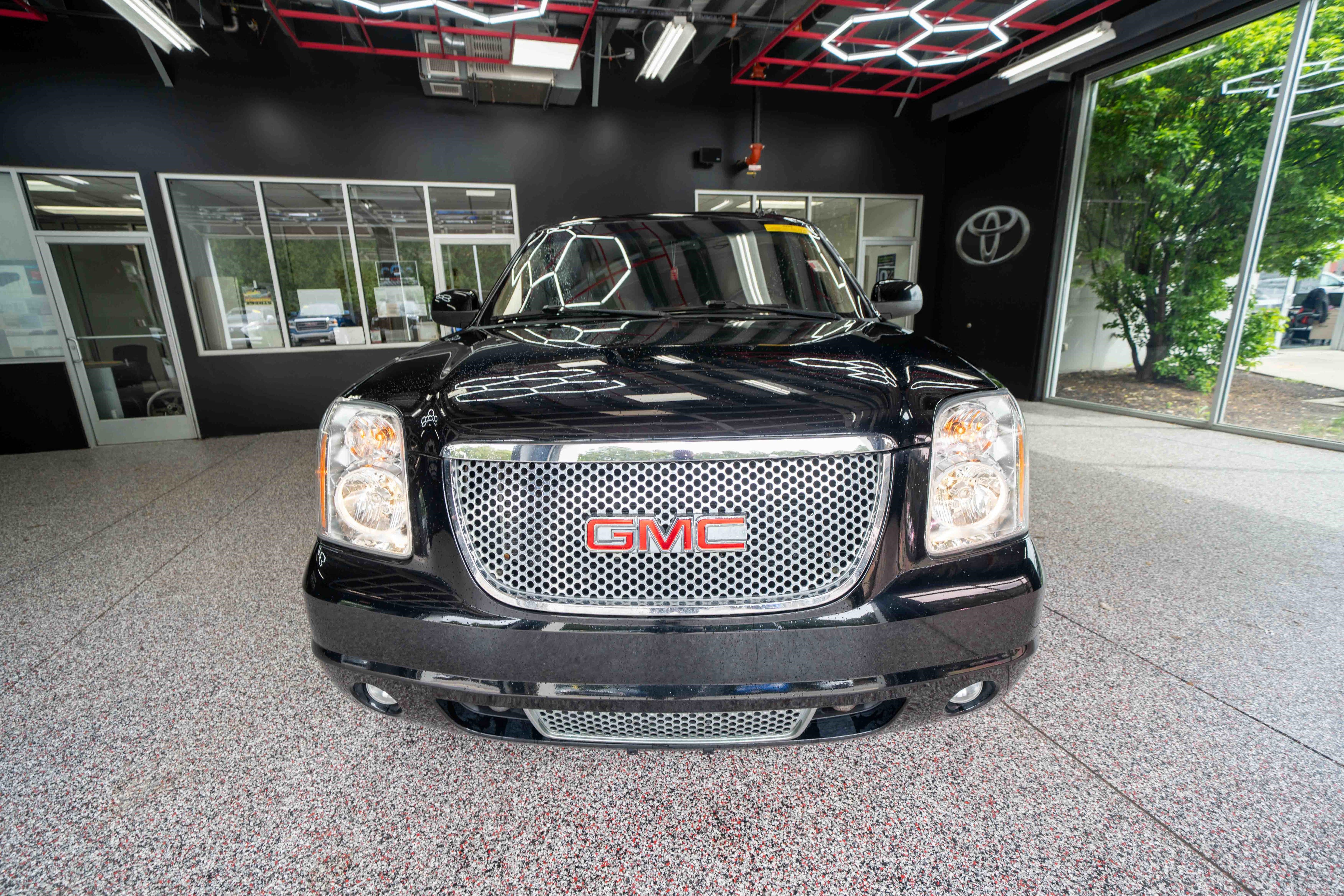 Used 2013 GMC Yukon XL Denali AWD/4WD image 6
