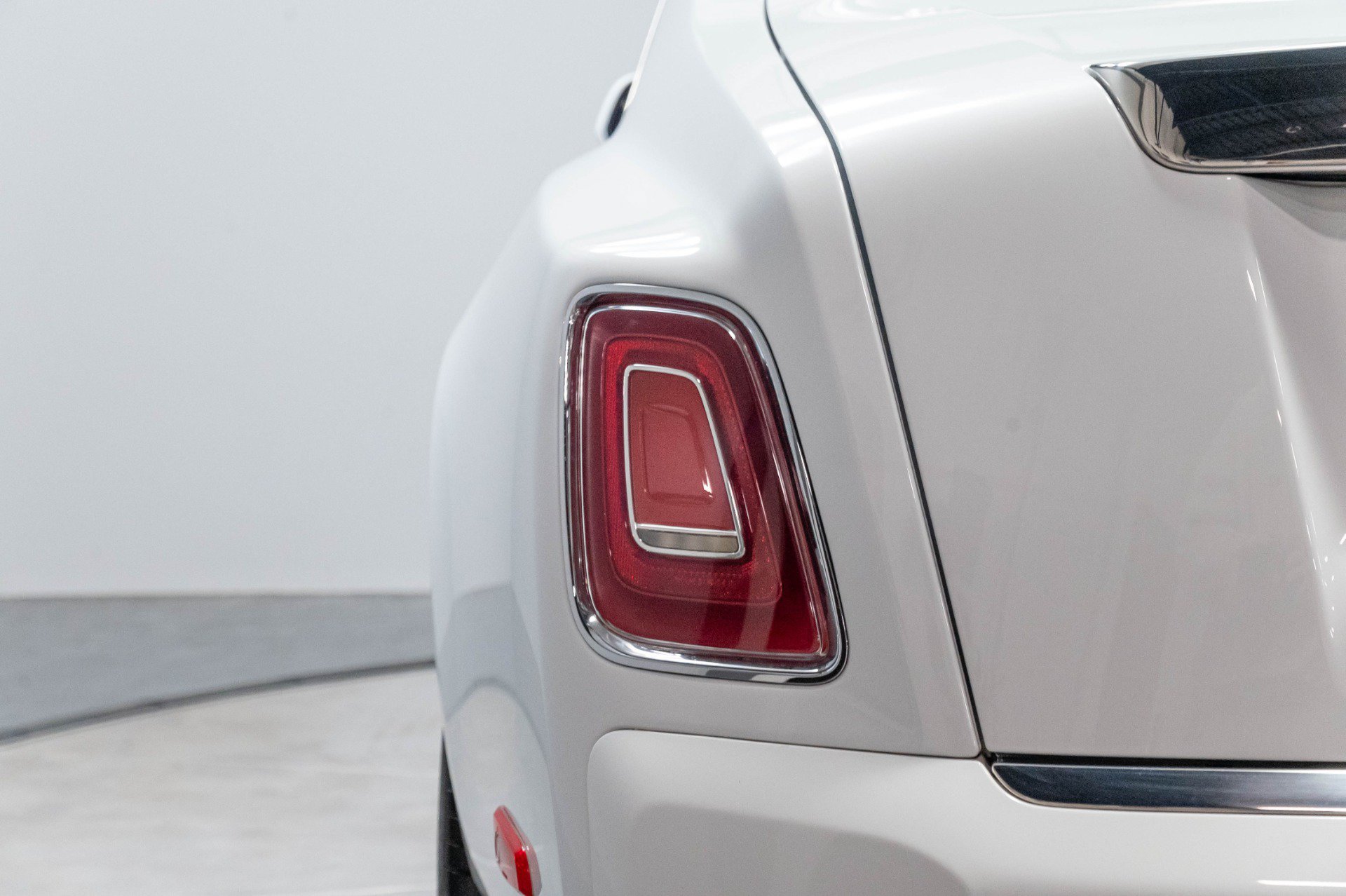 Used 2019 Rolls-Royce Phantom Sedan RWD image 59