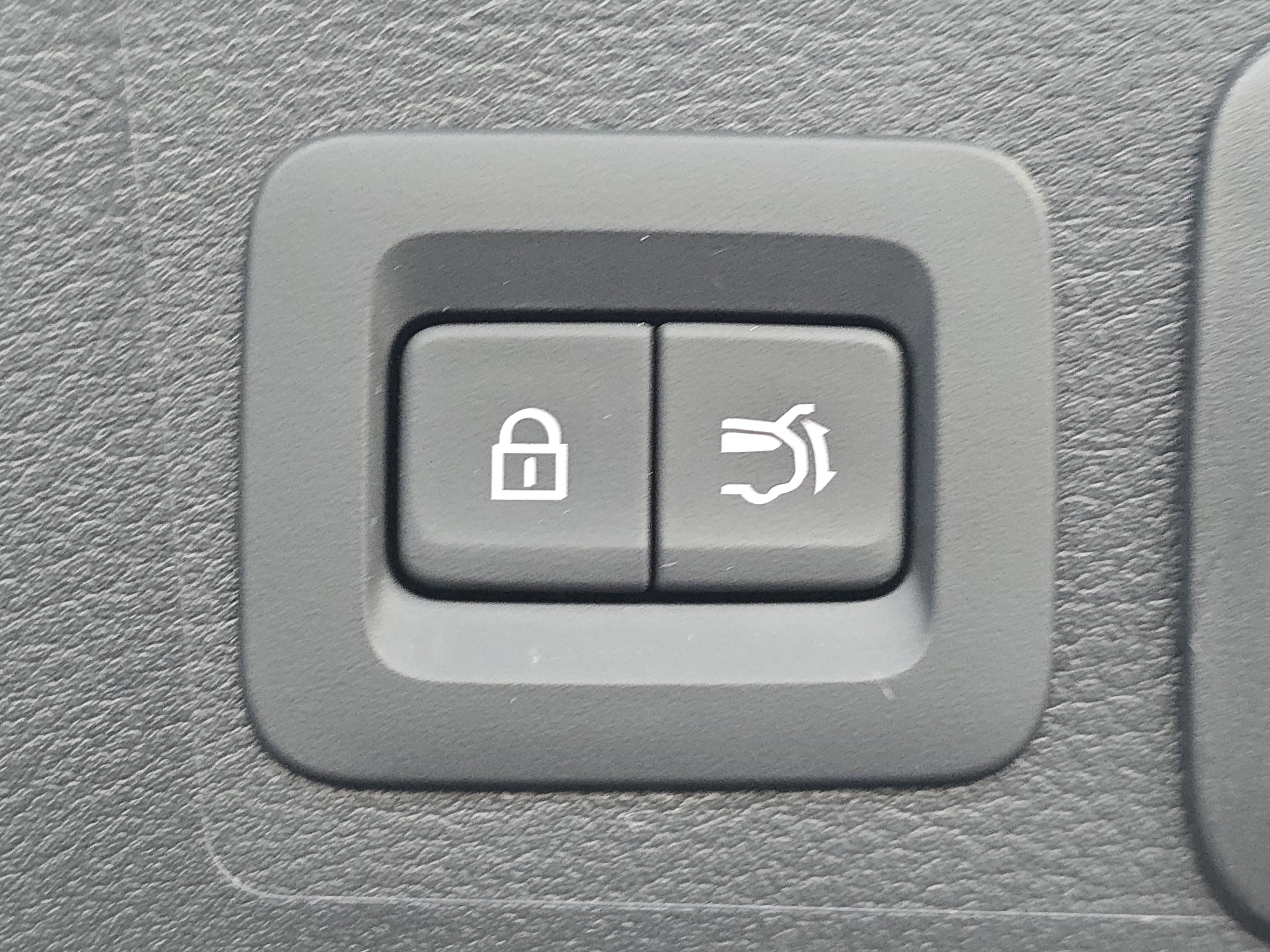 Used 2025 MAZDA CX-50 2.5 Hybrid w/ Preferred Pkg image 12