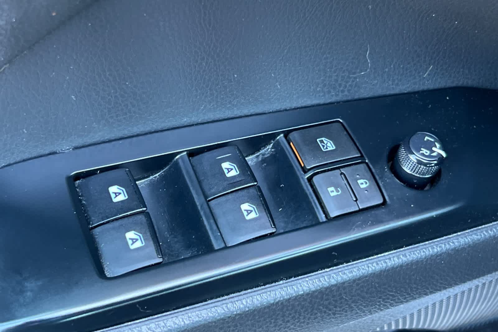 Used 2020 Toyota Camry LE FWD image 13
