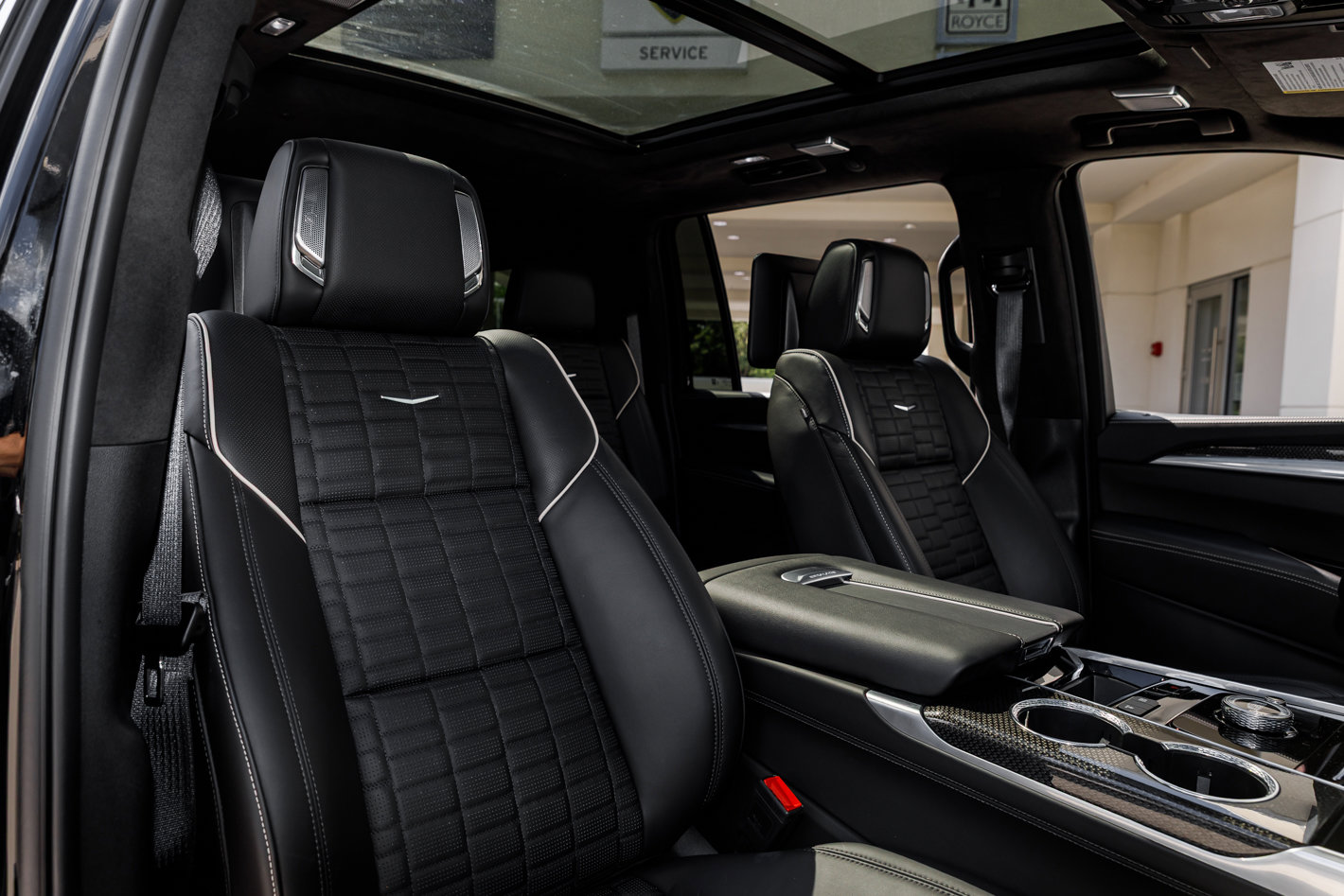 Used 2025 Cadillac Escalade ESV V image 35