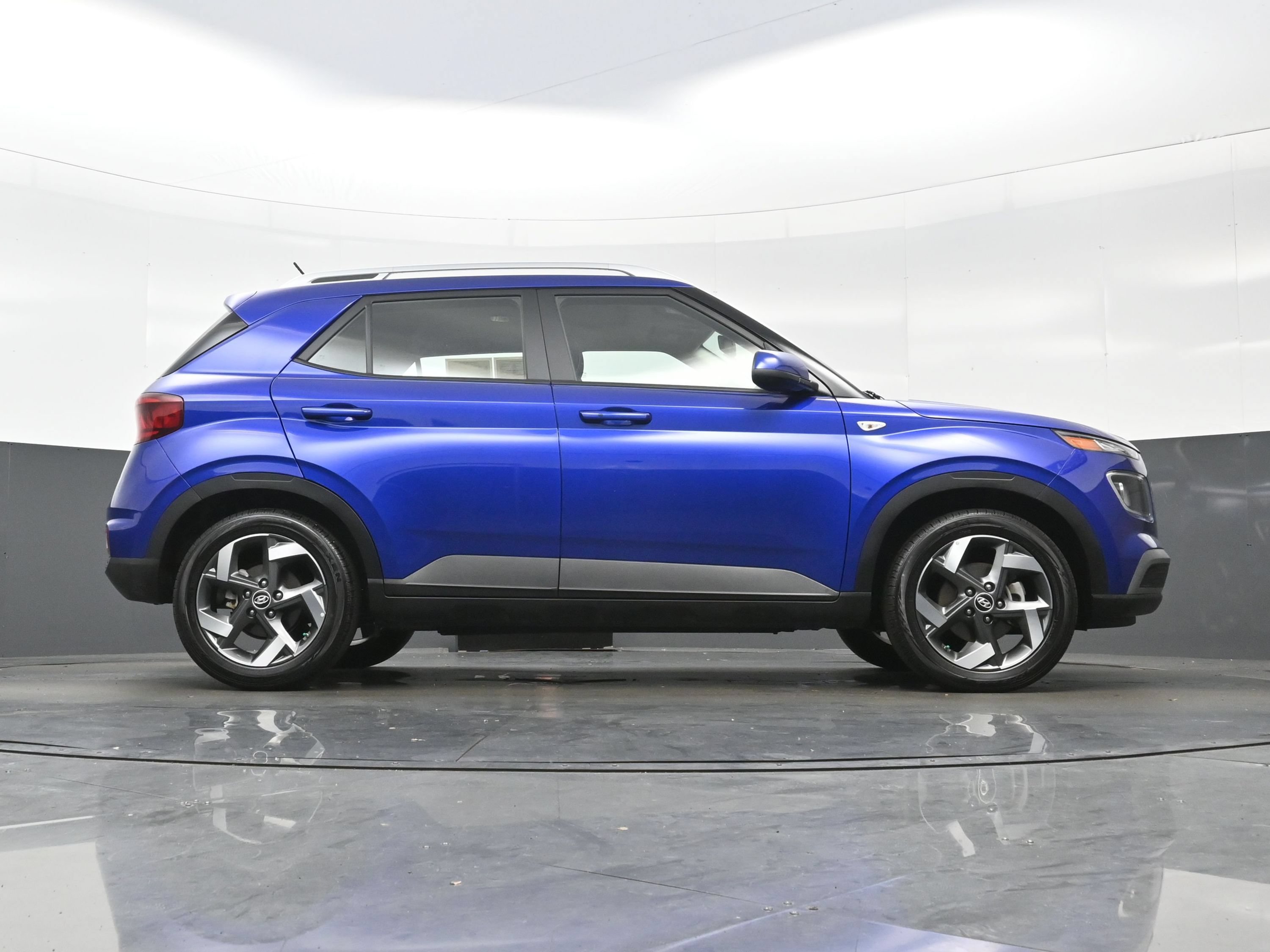 Certified 2026 Hyundai Venue SEL FWD image 32