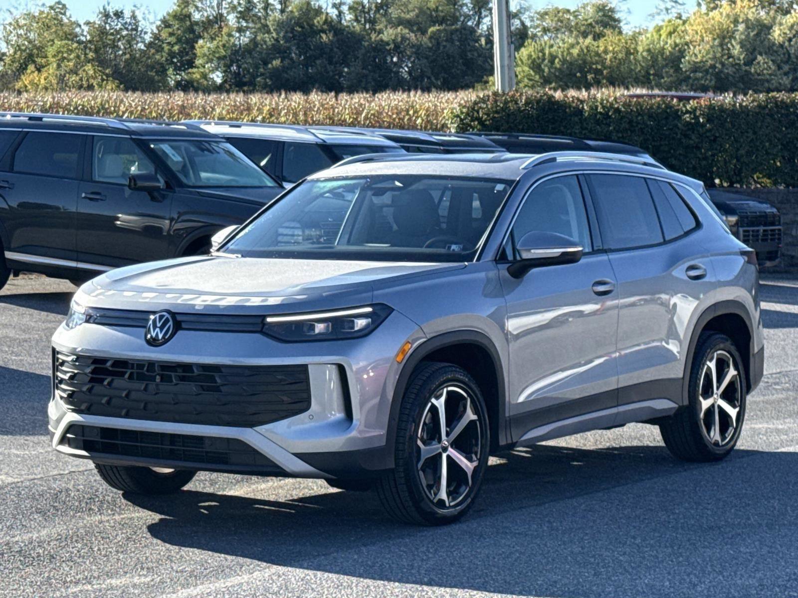 Used 2025 Volkswagen Tiguan SE image 26