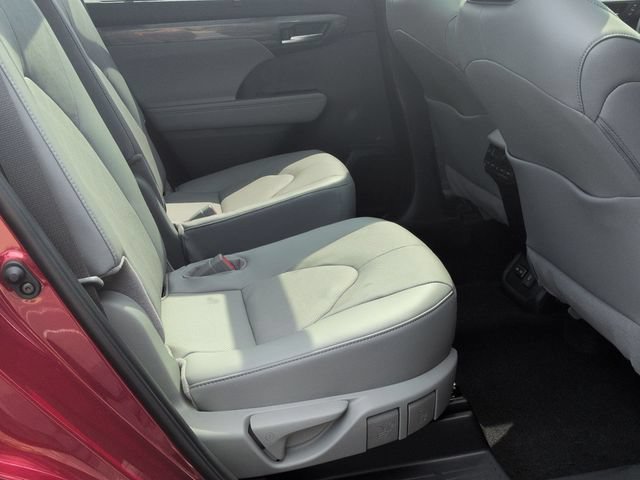 Certified 2026 Toyota Highlander Platinum AWD/4WD image 30