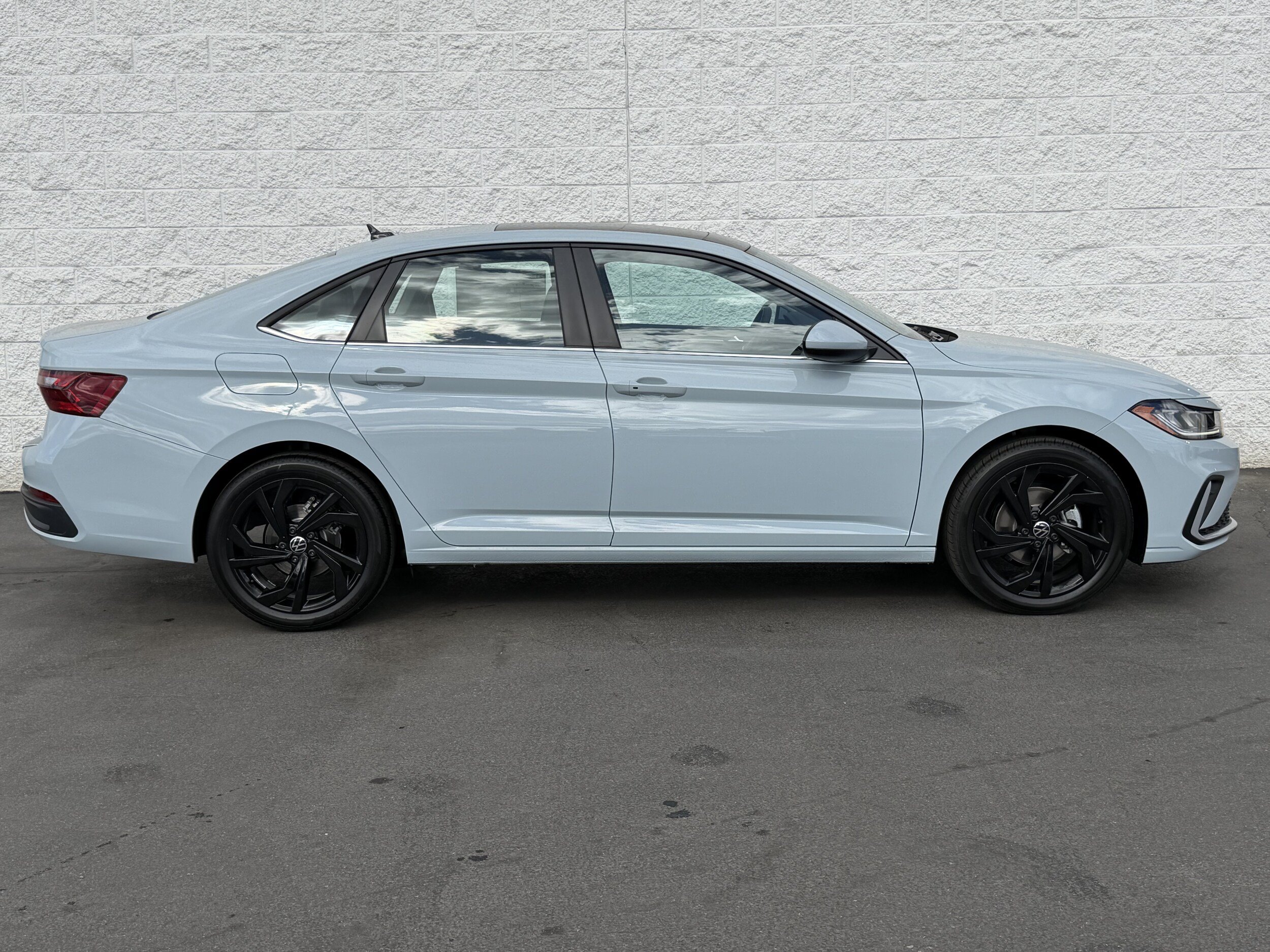 New 2027 Volkswagen Jetta SE FWD image 4