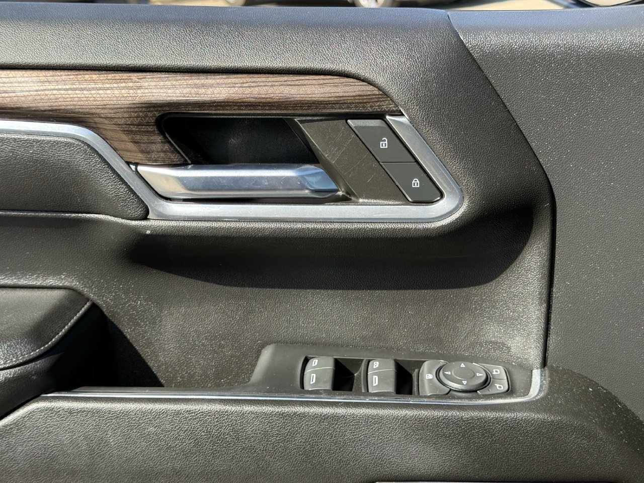 Used 2023 Chevrolet Silverado 1500 LT AWD/4WD image 22