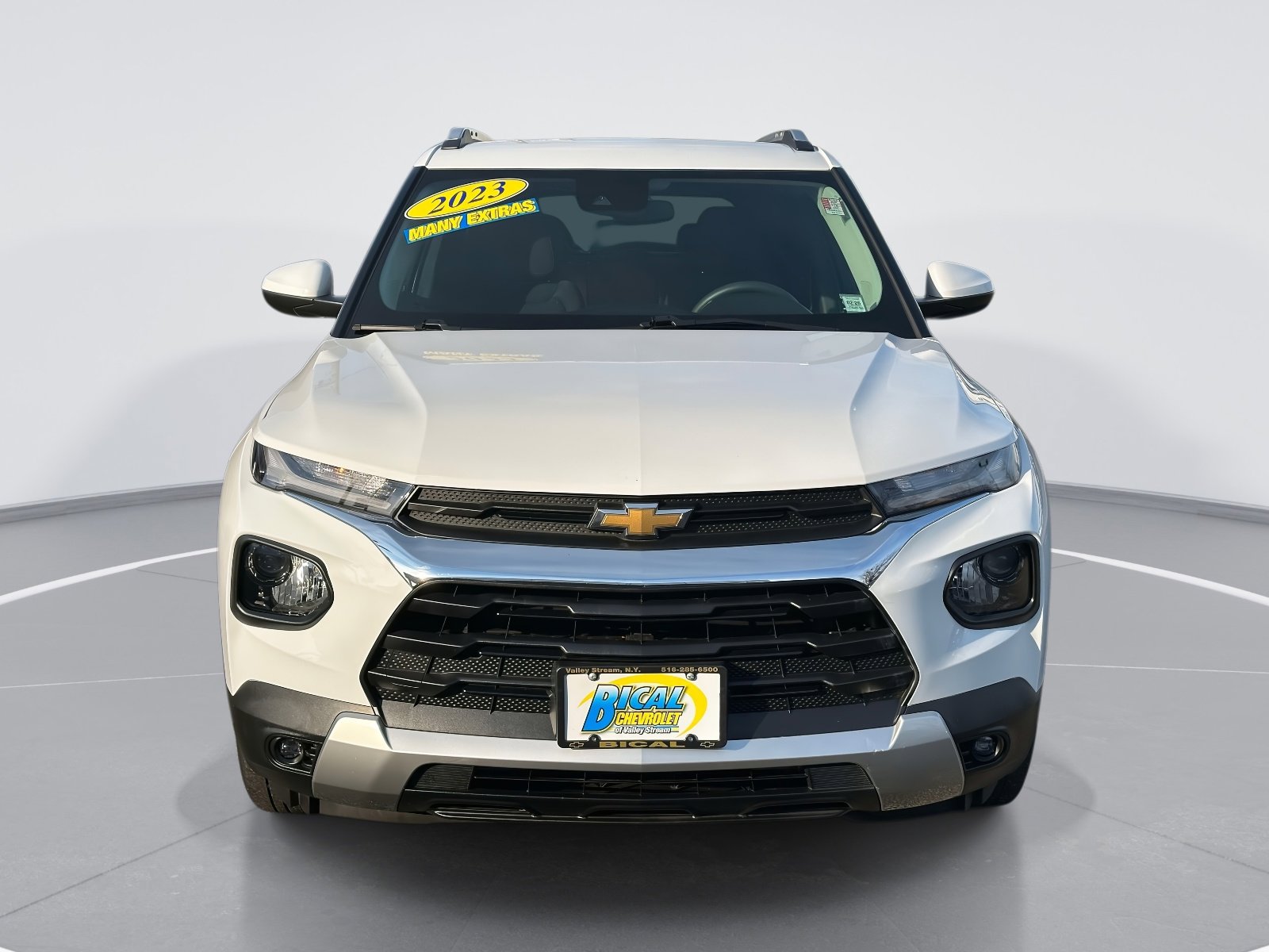 Used 2023 Chevrolet TrailBlazer LT image 2