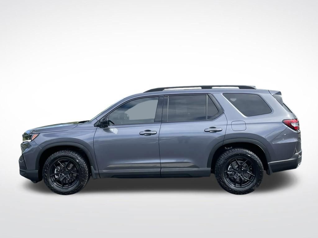Used 2025 Honda Pilot Black Edition image 2