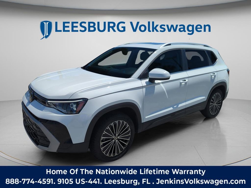 Used 2025 Volkswagen Taos SE w/ Panoramic Sunroof Package FWD image 14
