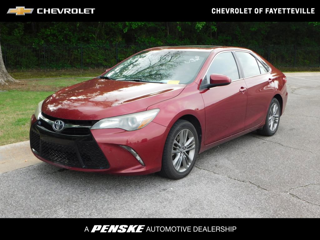 Used 2017 Toyota Camry SE w/ Moonroof Package FWD image 1
