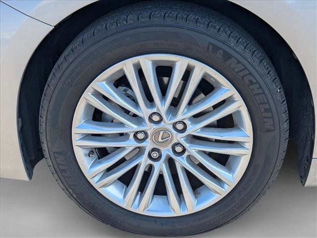 Used 2015 Lexus ES 350 w/ Luxury Package image 21