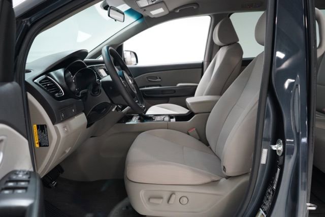 Used 2017 Kia Sedona LX image 16