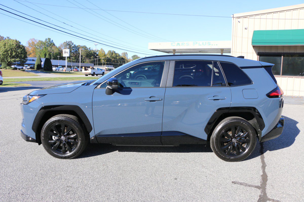 Used 2026 Toyota RAV4 SE w/ Weather Package AWD/4WD image 2
